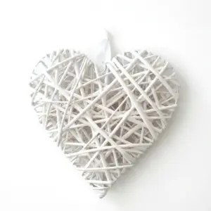 Cœur en osier blanc 30 cm