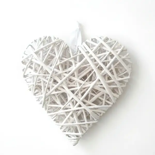 Cœur en osier blanc 30 cm